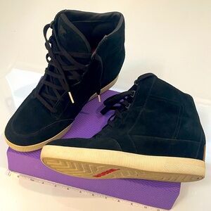 Sorel Out N About Sz 11 Black Pull-on Wedge Heel Sneakers with Tan Soles.